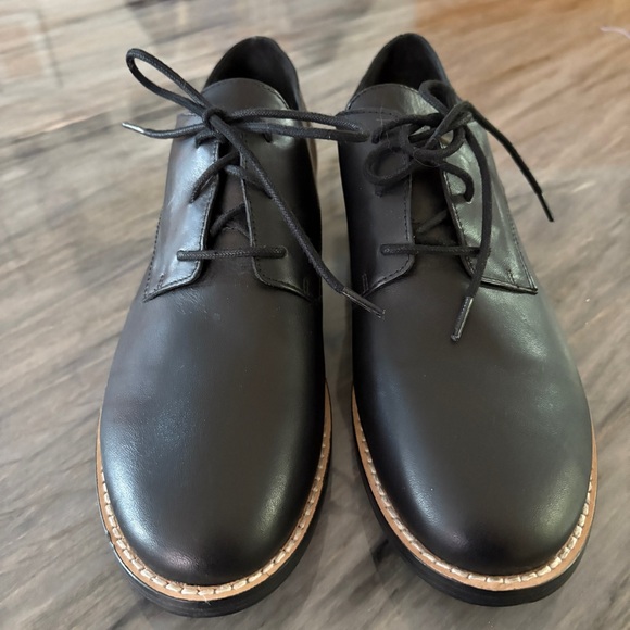Eileen Fisher Black Leather Oxford Shoes Lace Up NWOT 7.5 - Picture 2 of 8